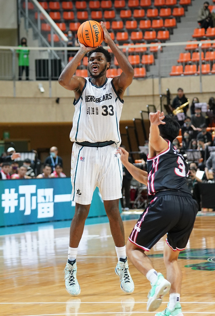 士東轟47分、米丘大三元　台啤逆轉灌醉太陽