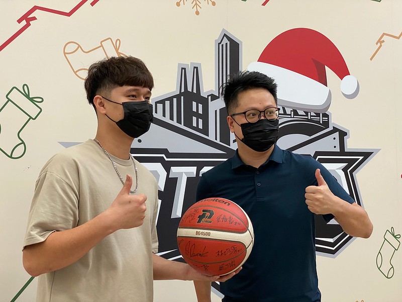 百萬中場Logo Shot　鋼鐵人球迷抱走60萬