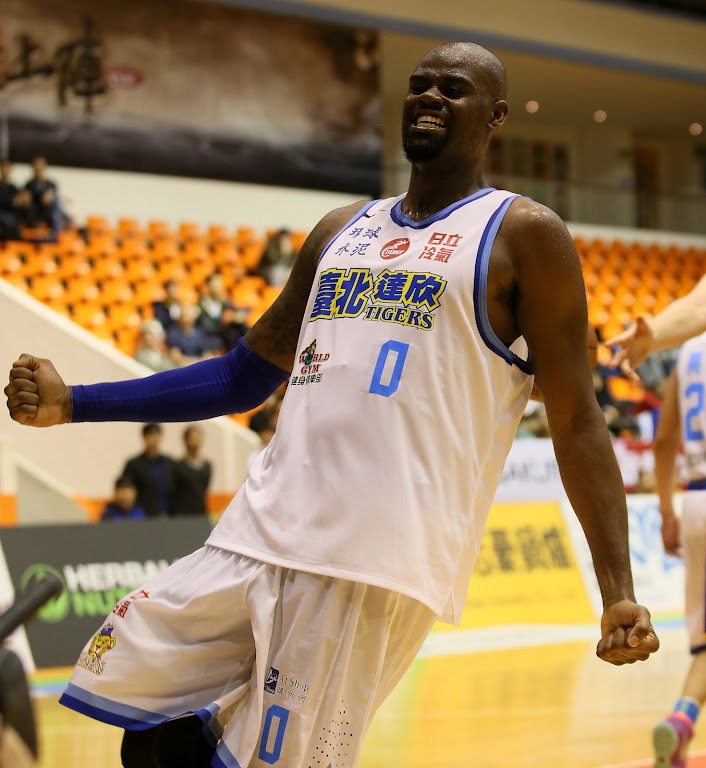 對手不當犯規　賽後1小時內提出異議