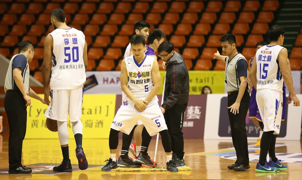 明星賽創先例　陳志忠、許皓程當裁判