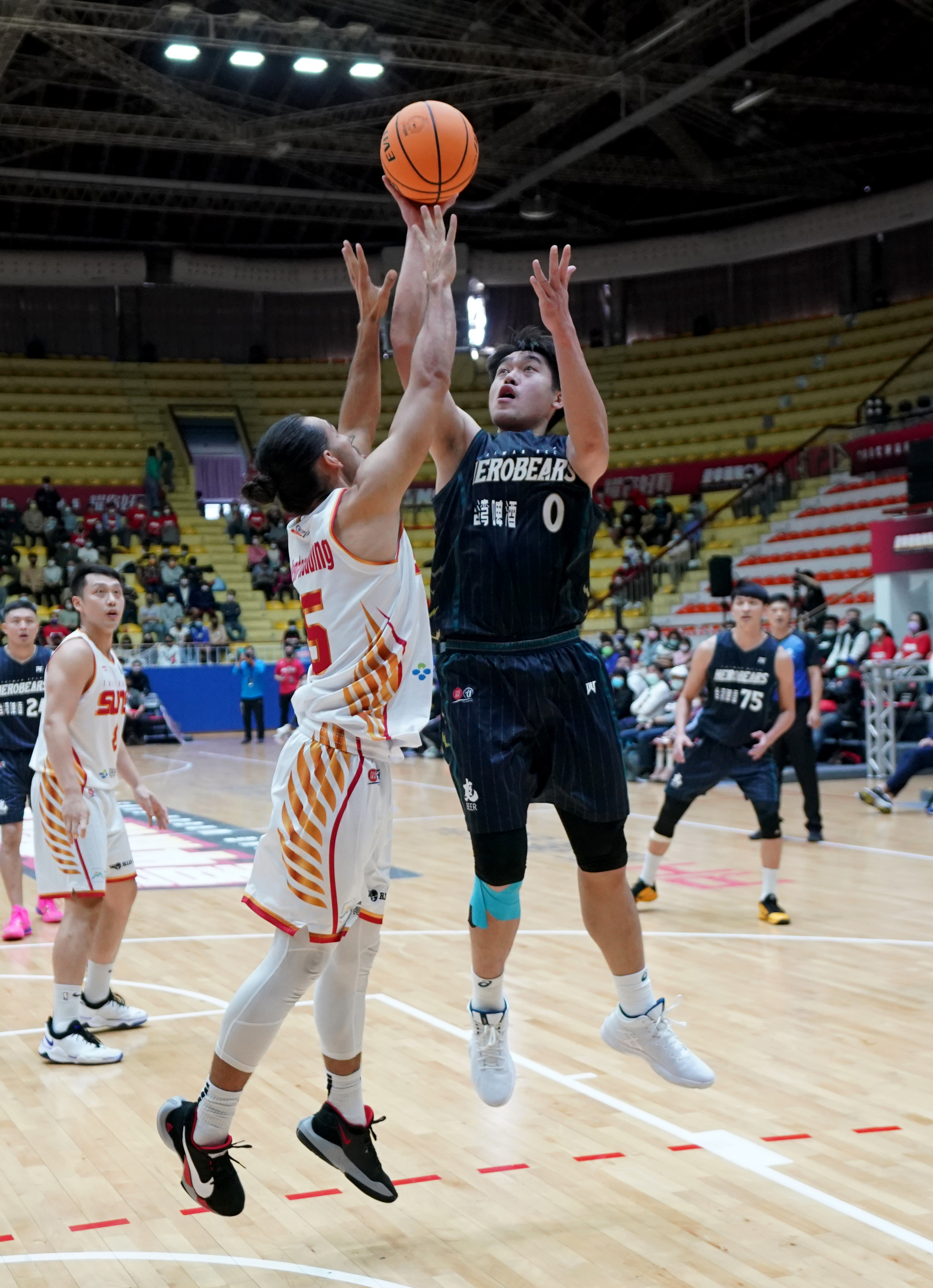 黃鎮復活轟19分　周資華被虧口才好