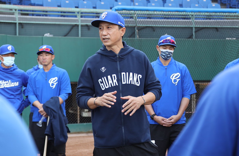 黃泰龍當「發言人」　丘總：年輕人有活力