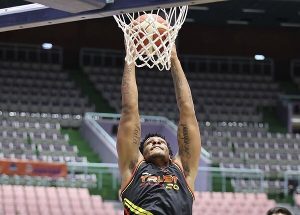 台銀新洋將蓮恩首秀超勁爆　破衛冕軍台啤不敗金身　