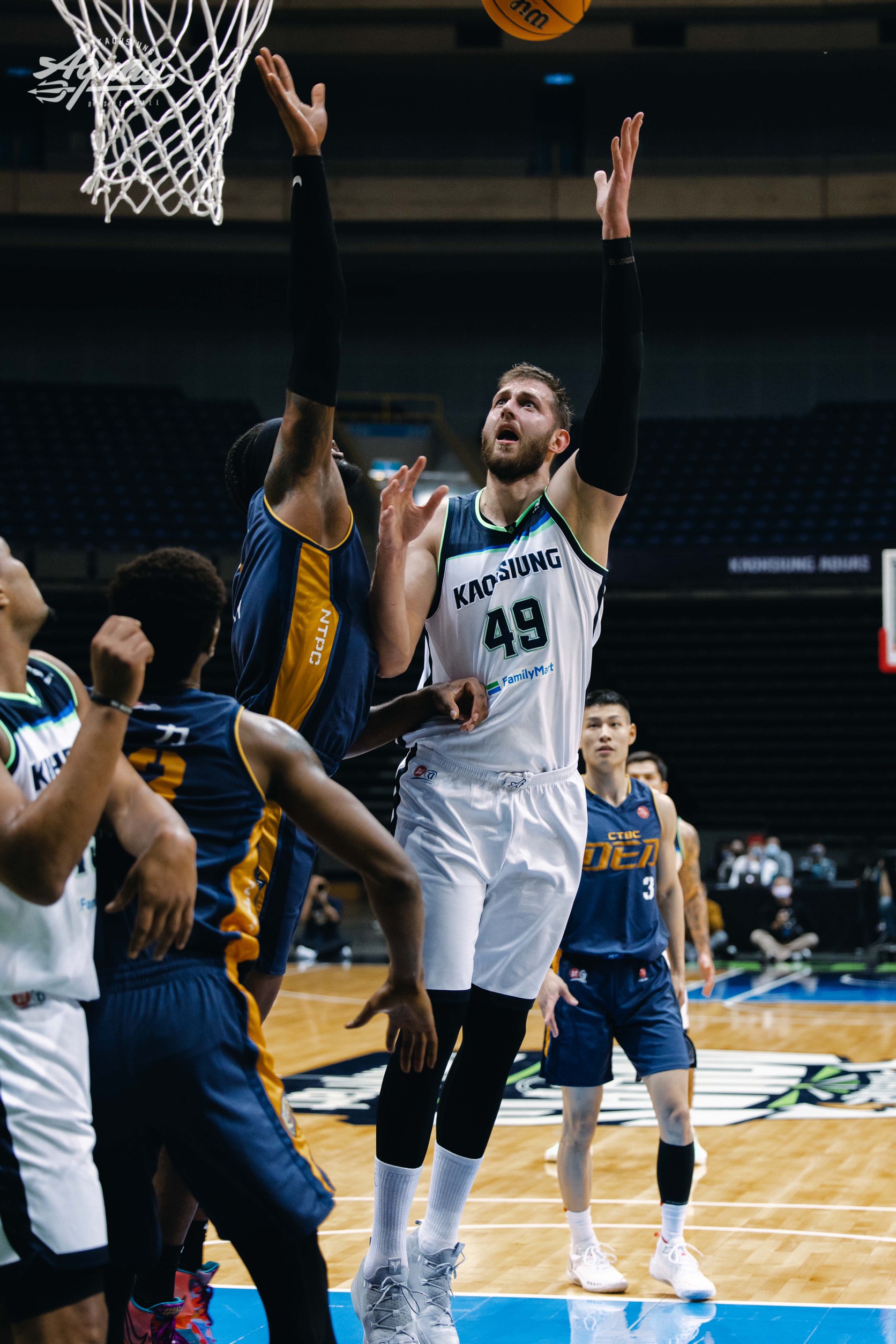 庫薩斯30籃板創新猷　海神7勝1負獨走