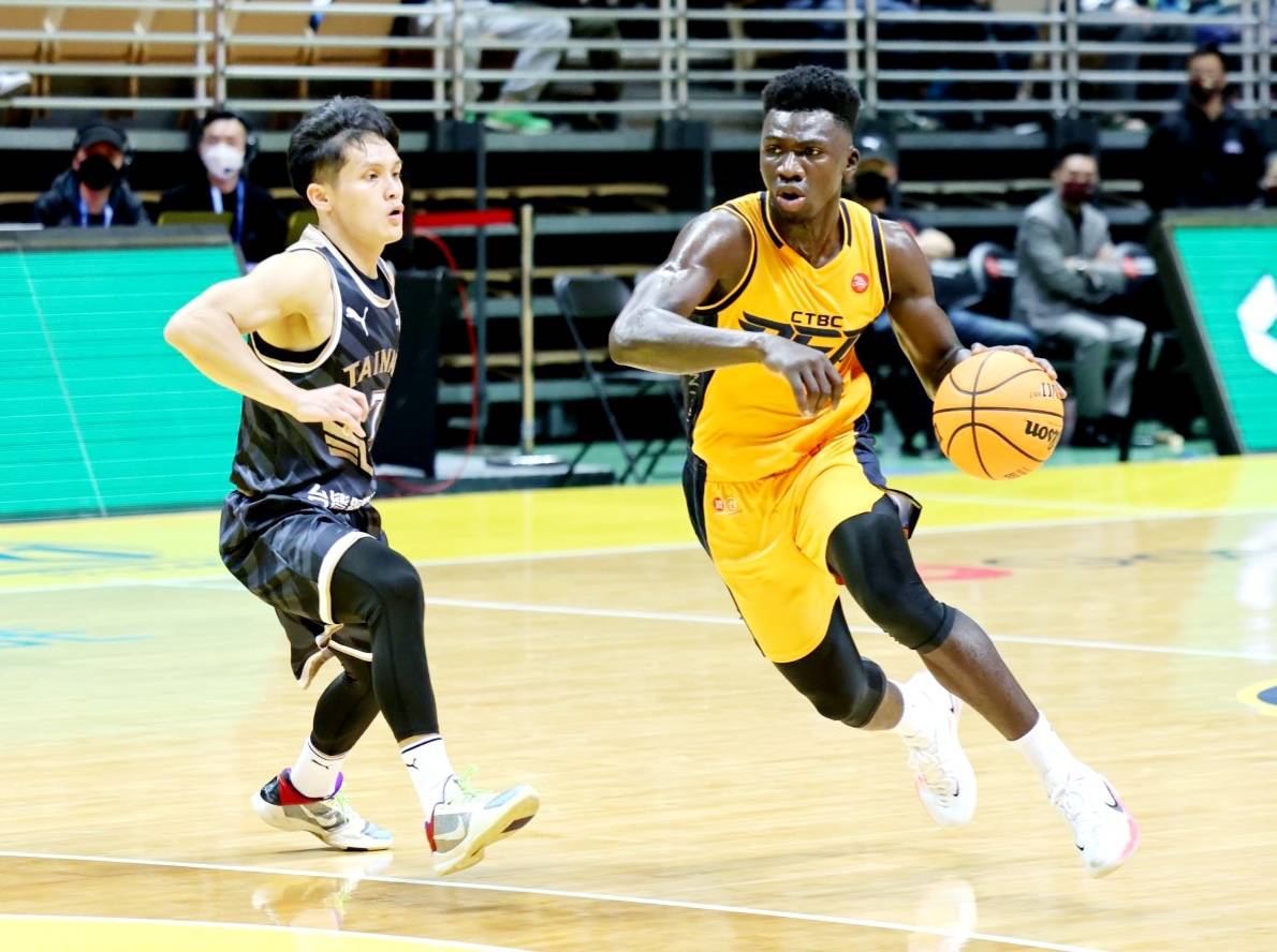 厄力大三元　阿巴西投籃變準