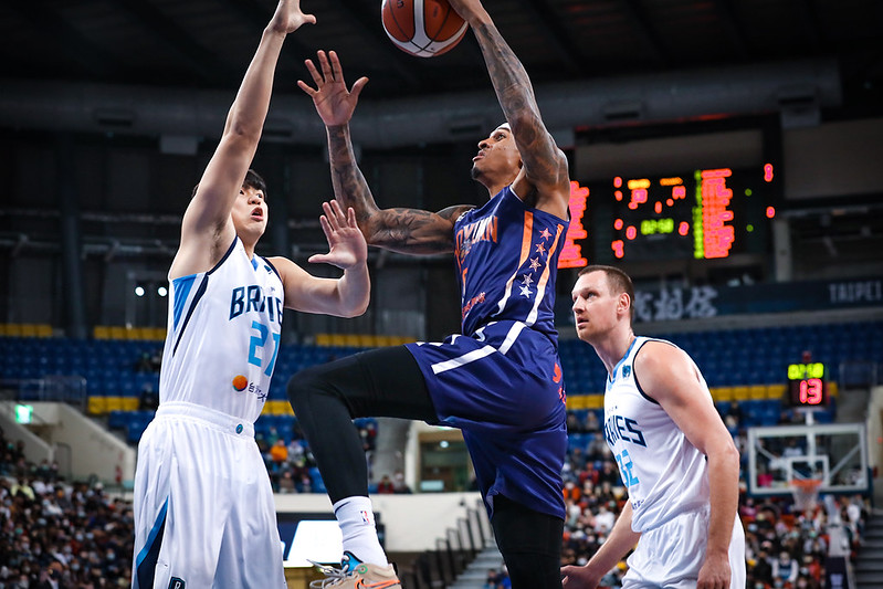 不敵勇士雙塔陣　鄭志龍：還在取得共識