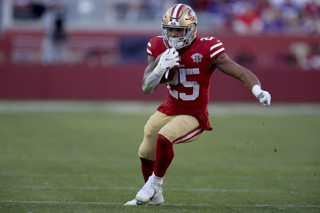 《NFL》爭議球檢視後不退時　49人克牛仔取季後賽客場首勝