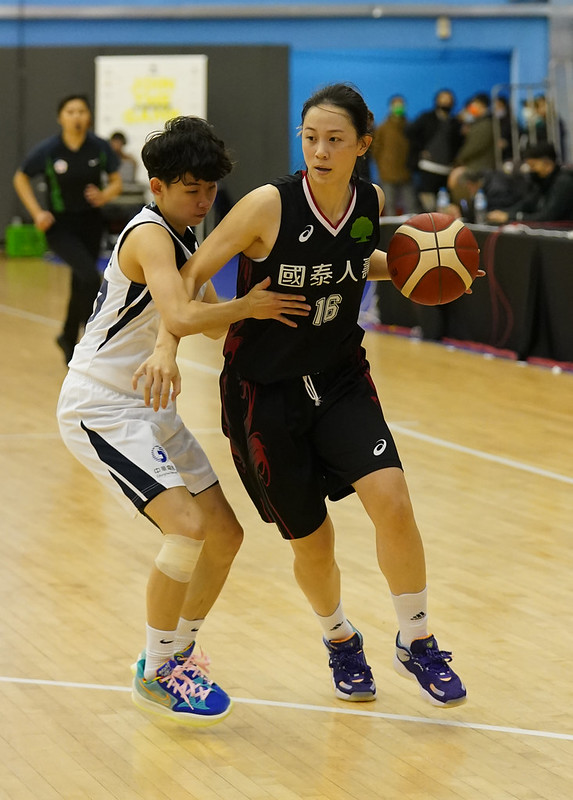 《WSBL》黃鈴娟連砍關鍵三分球　國泰後來居上克電信取3連勝