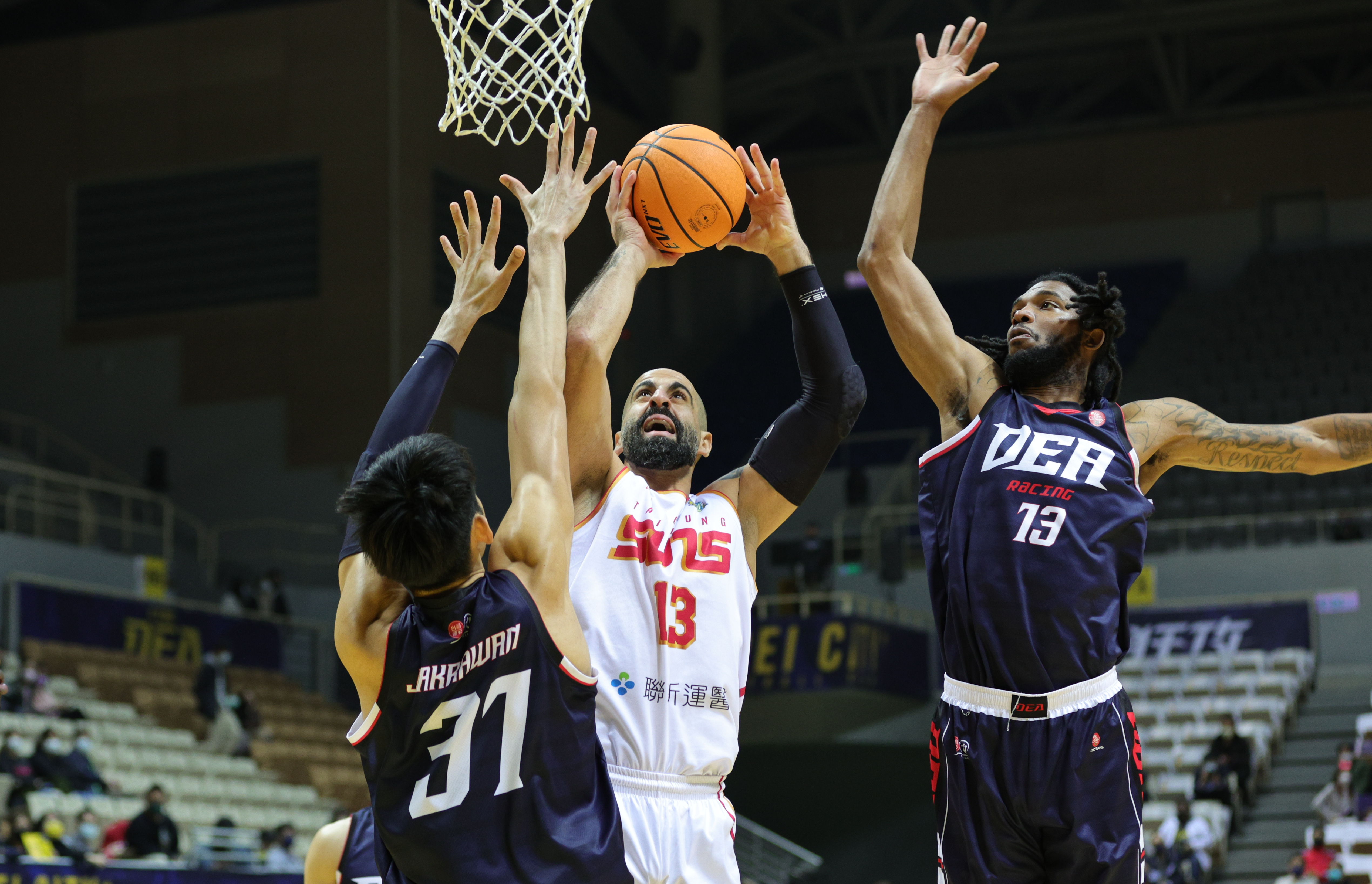 桑尼帶傷奮戰　太陽斷特攻主場5連勝