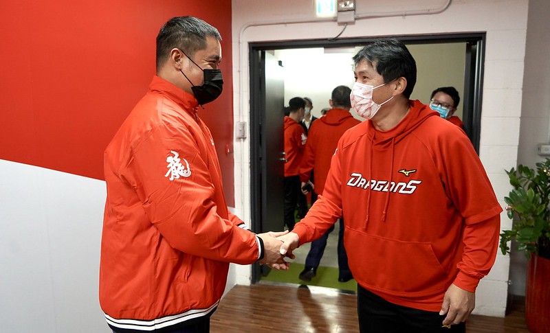 林智勝一年約加盟味全龍　新球季挑戰刷新張泰山最多轟紀錄