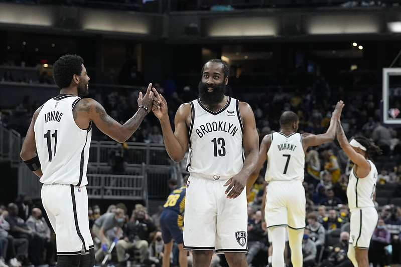 傳言Harden（右）對Irving（左）不爽。（達志影像資料照）