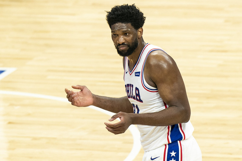 PO「黑人參加葬禮」梗圖　Embiid：我不知道