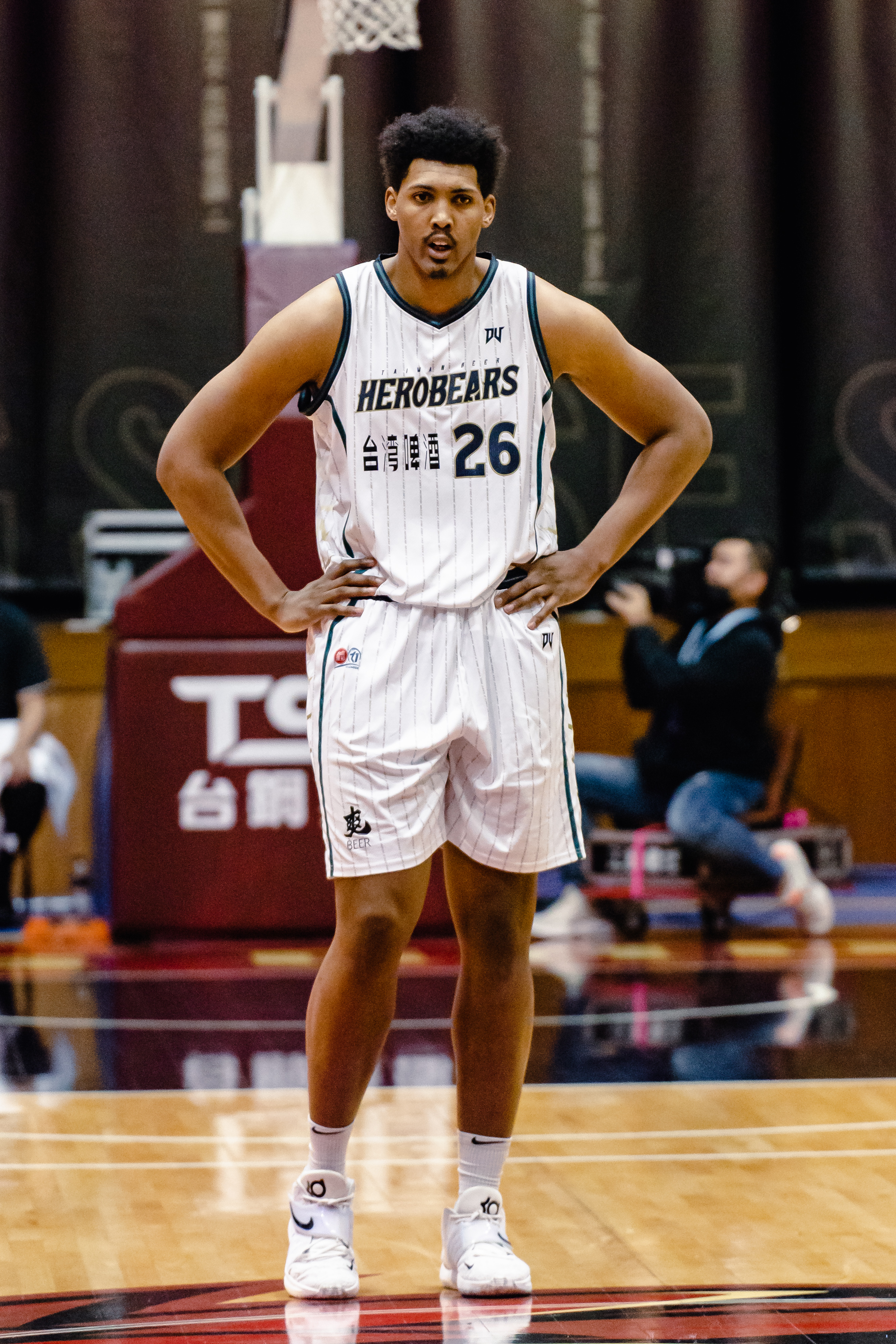 多拉摩爾頂上犯滿士東　蓋樂威轟40分