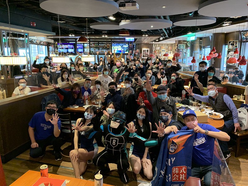 賽事直播派對好夯　勇士球迷與Fubon Angels同樂