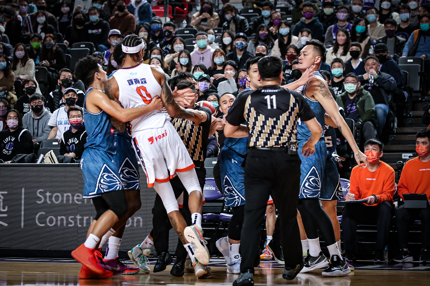 吳岱豪砸球動作　聯盟加罰5000+禁賽1場