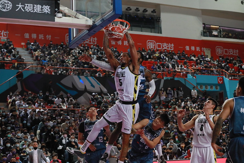 麥卡洛高難度致勝跳投　新北國王踢館攻城獅成功