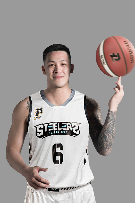 洋將班森禮讓背號　周儀翔重披MVP的6號