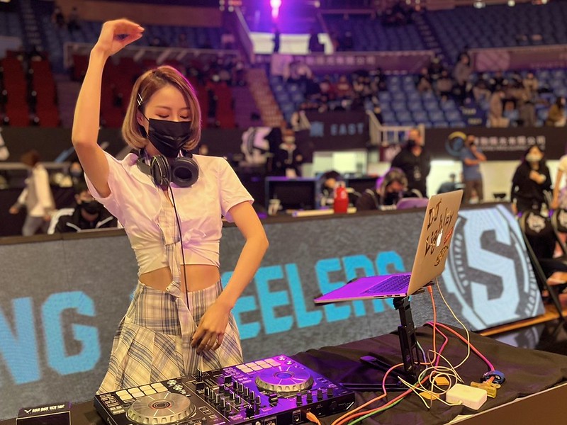 高顏值辣妹夜店DJ　斜槓鋼鐵女神雅典娜