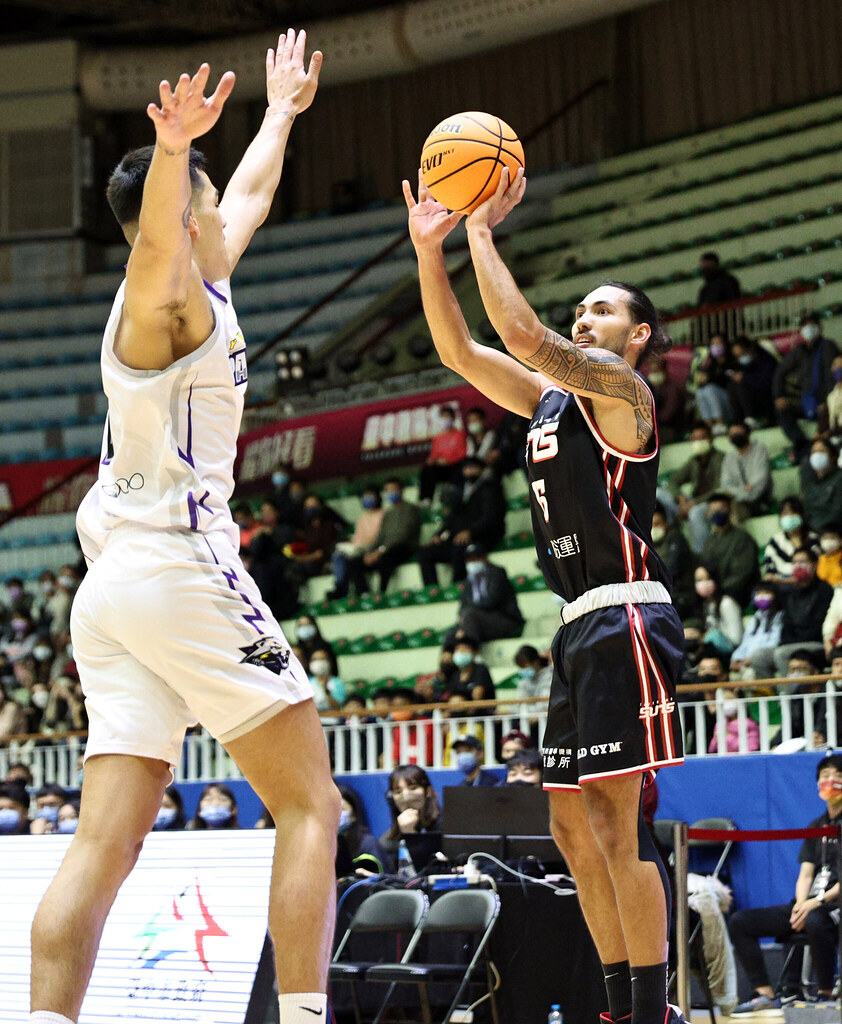 何喬登10顆三分球射熊　太陽追平台啤並列第3