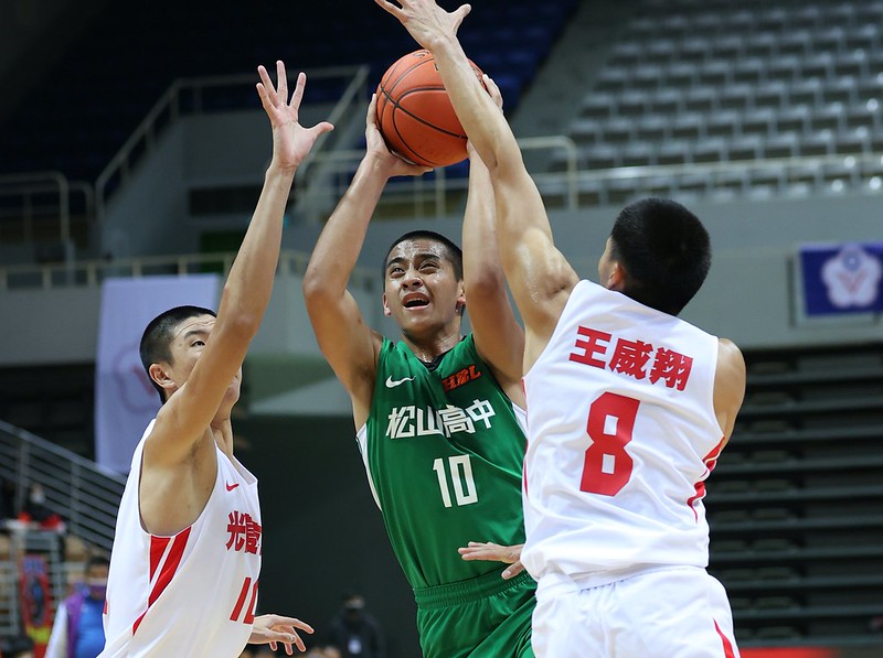 衛冕軍死裡逃生　松山不敵能仁無緣4強