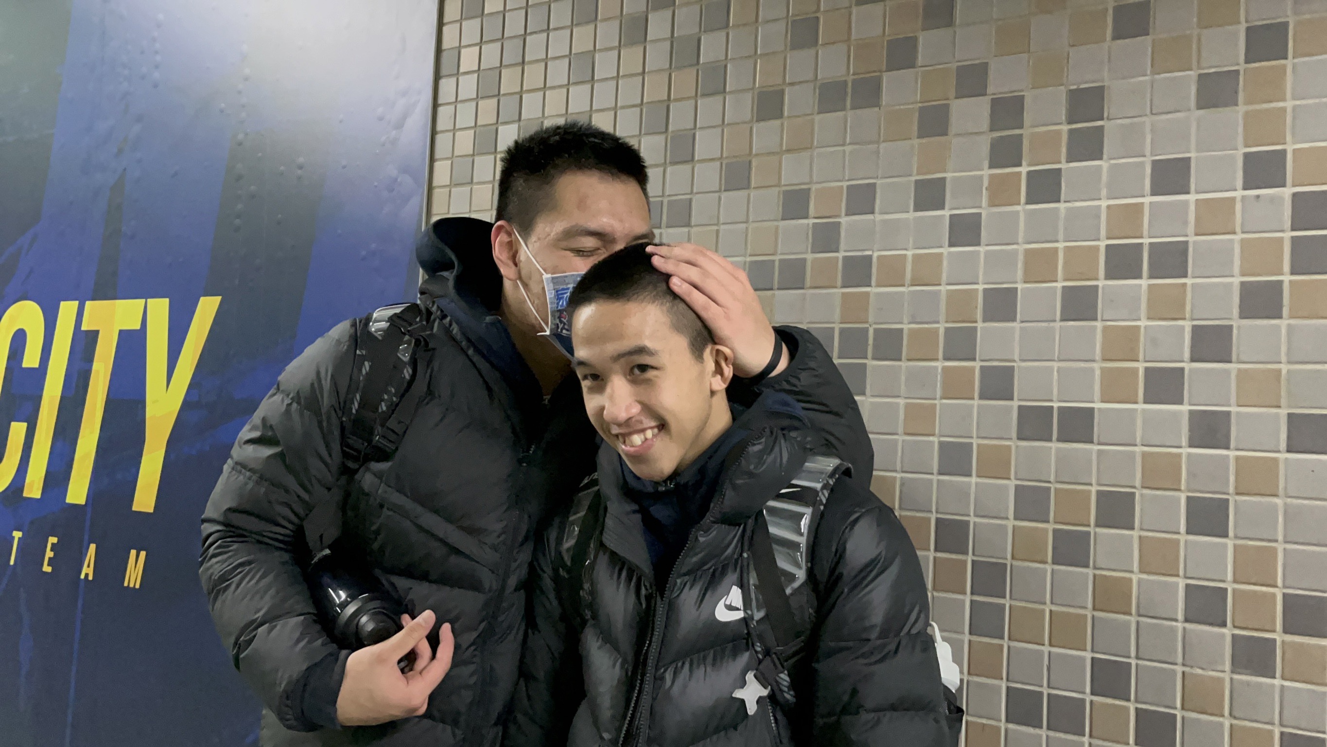 能仁重返4強　史魯齊擁孫琦森親額頭