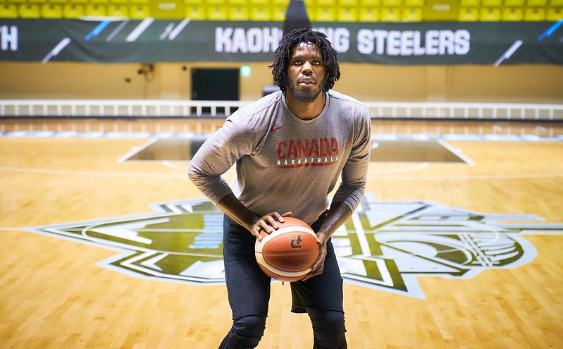 地震以為被推床　班奈特緊張求救好友辛巴