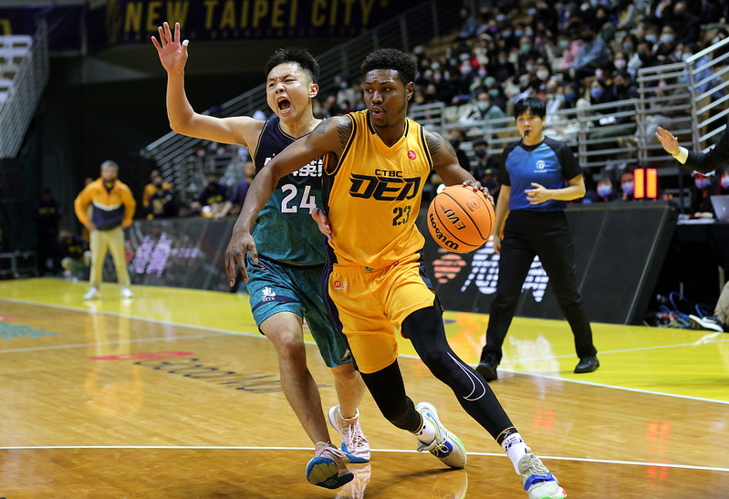 早哥「掃堂腿」被驅逐　光哥：特攻最善良