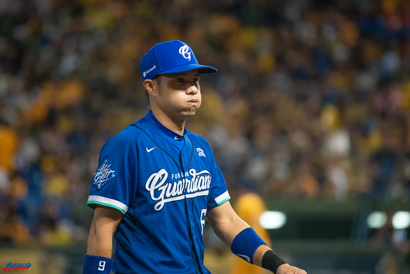 臺中成棒隊首度晉級春聯冠軍戰　花花張正偉最後一「綻」歡迎球迷入場觀賽