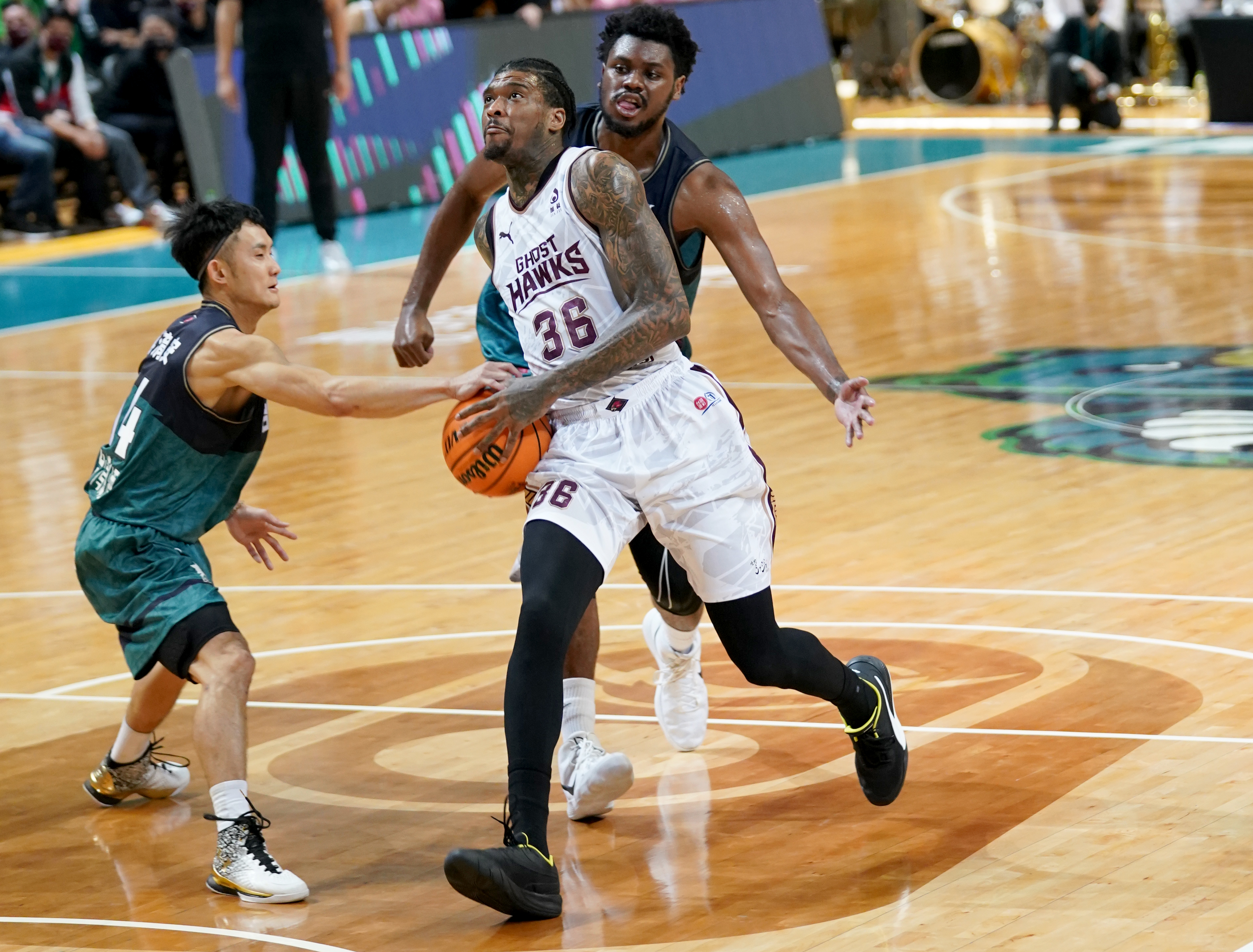 扳倒台啤英熊　獵鷹止9連敗