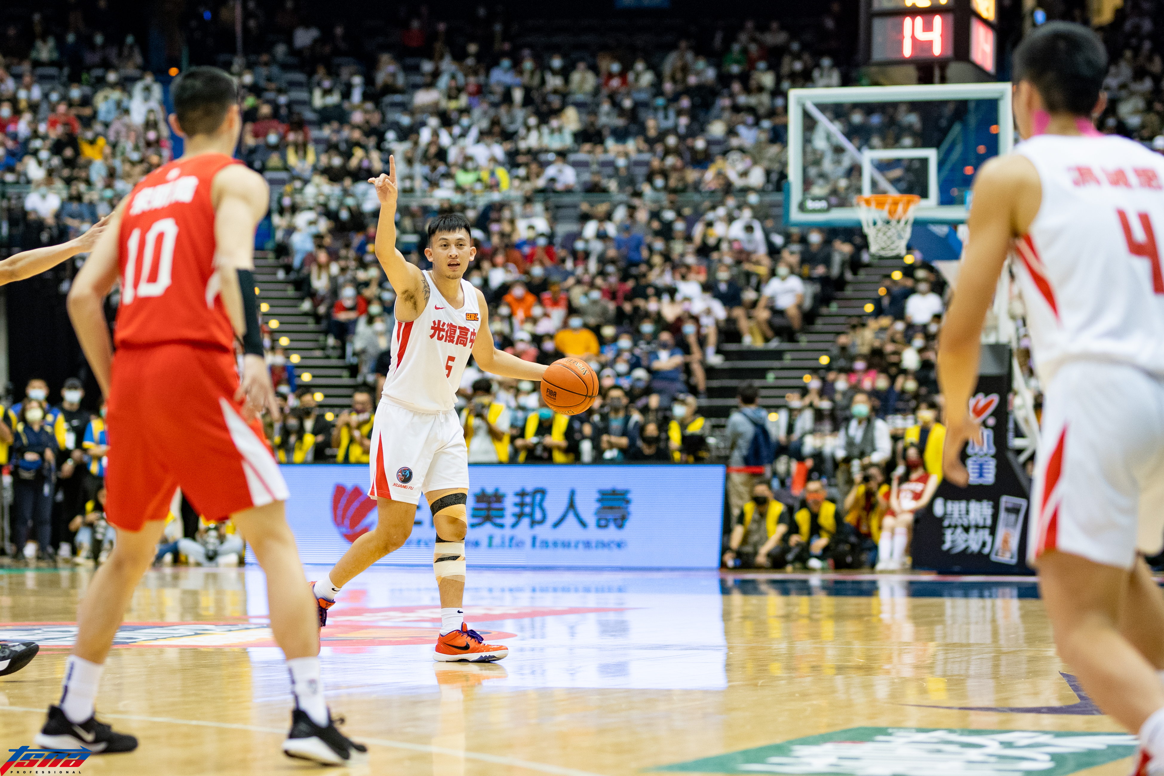 陳將双「舉世無雙」 腳抽筋飆致勝球