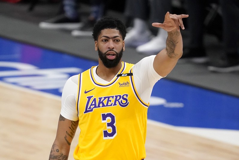 NBA》Anthony Davis：我投進三分球JJ Redick都會發簡訊給我 - TSNA體育新聞團隊