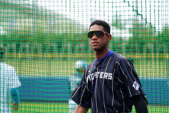 5轟讓Big Boss驚喜　混血新星万波中正棒球和田徑都很棒