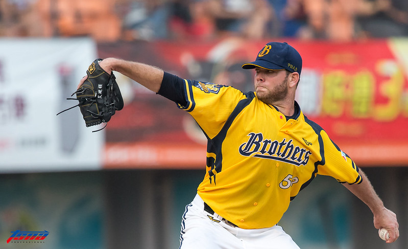 棒球場的選角指導。中信兄弟艾迪頓