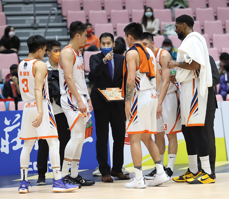 領航猿救戰績！　顏行書接代總教練