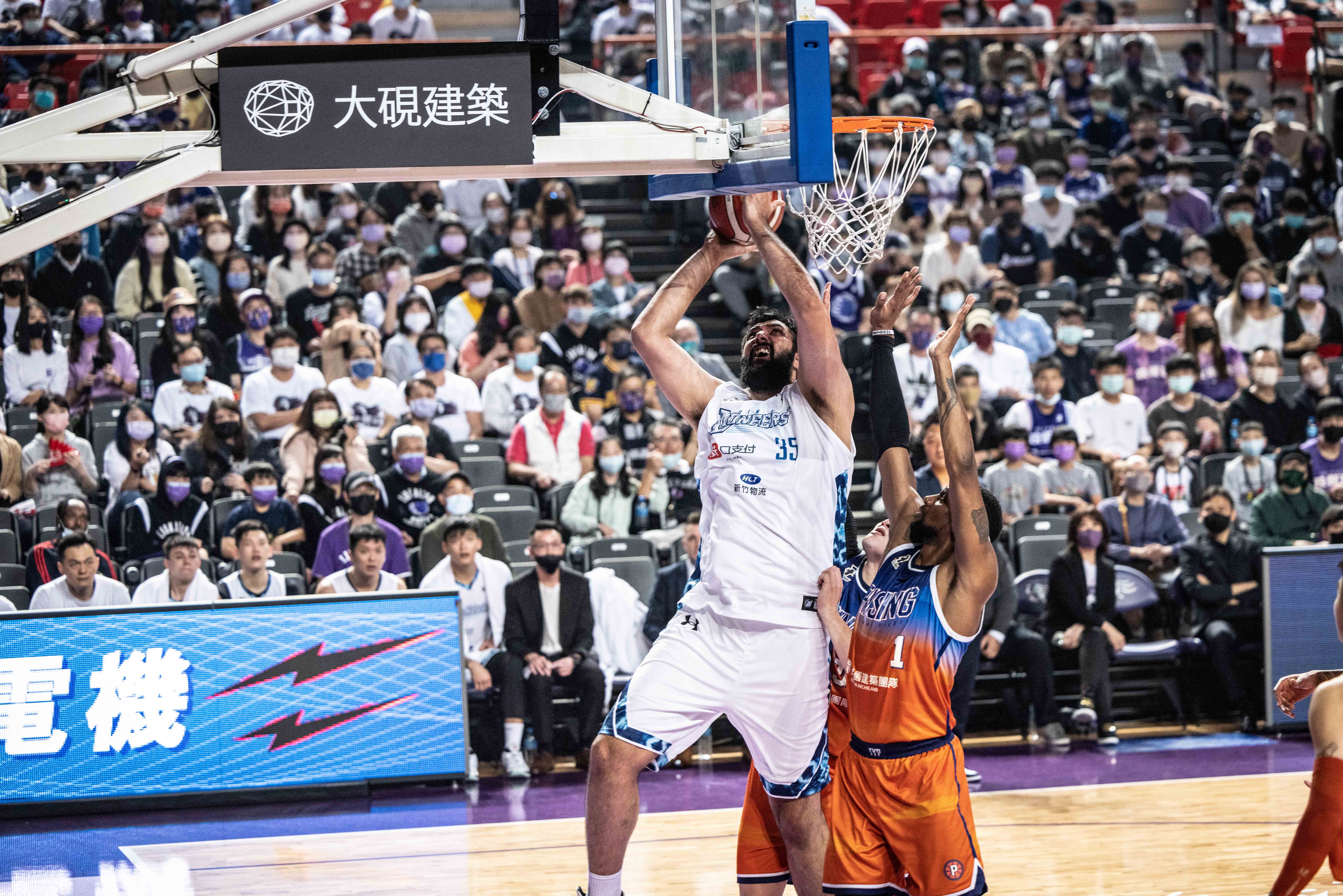 辛巴30分35籃板　攻城獅踢館鋼鐵人