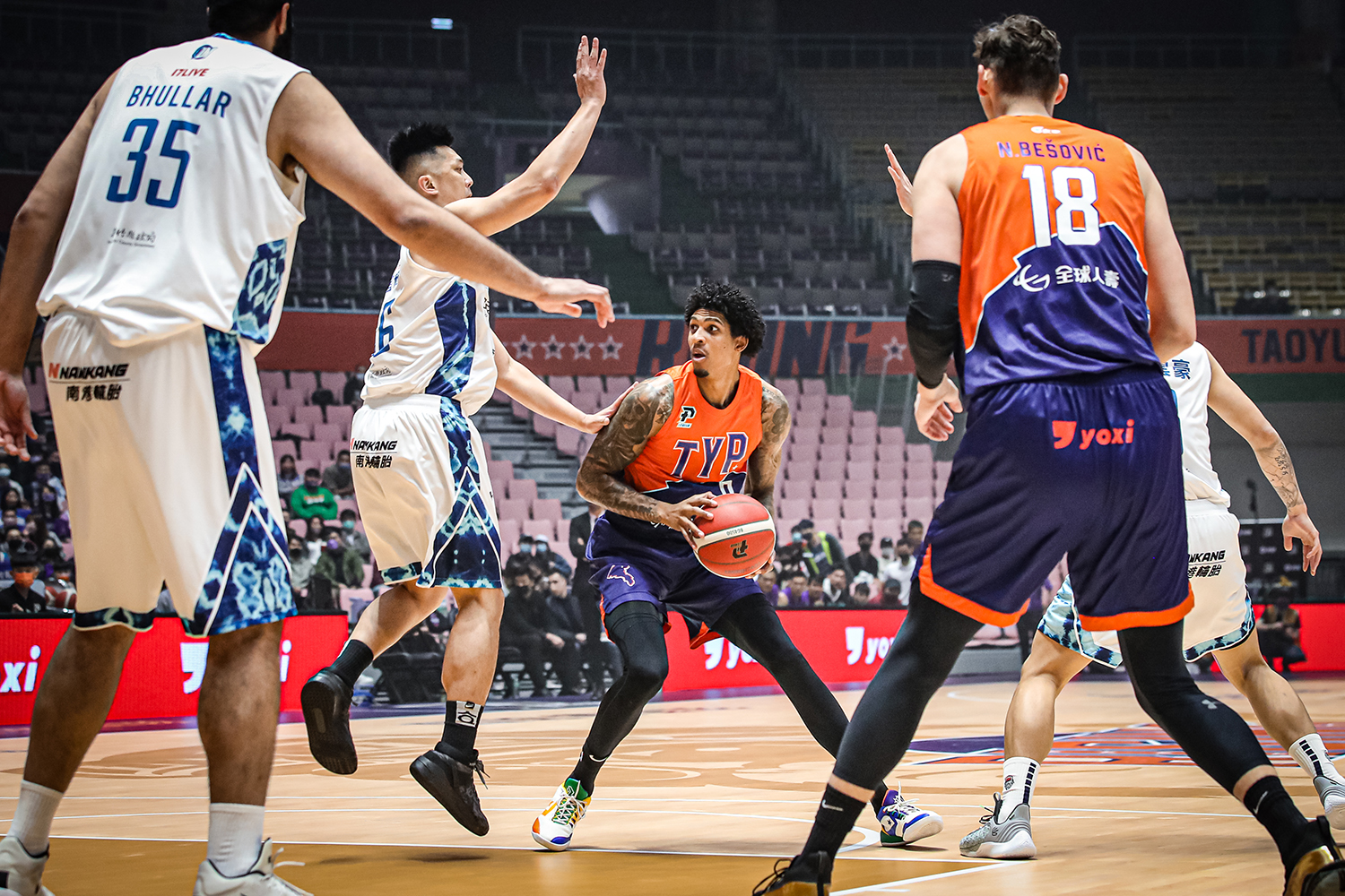 羅賓森遭驅逐出場　攻城獅大勝領航猿