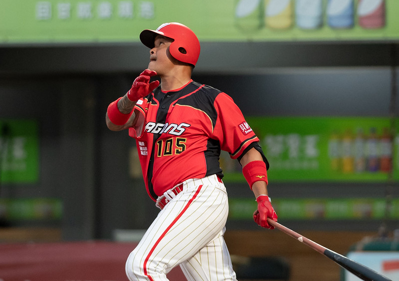 林智勝挑戰300轟　味全龍推出交換紀念球計劃