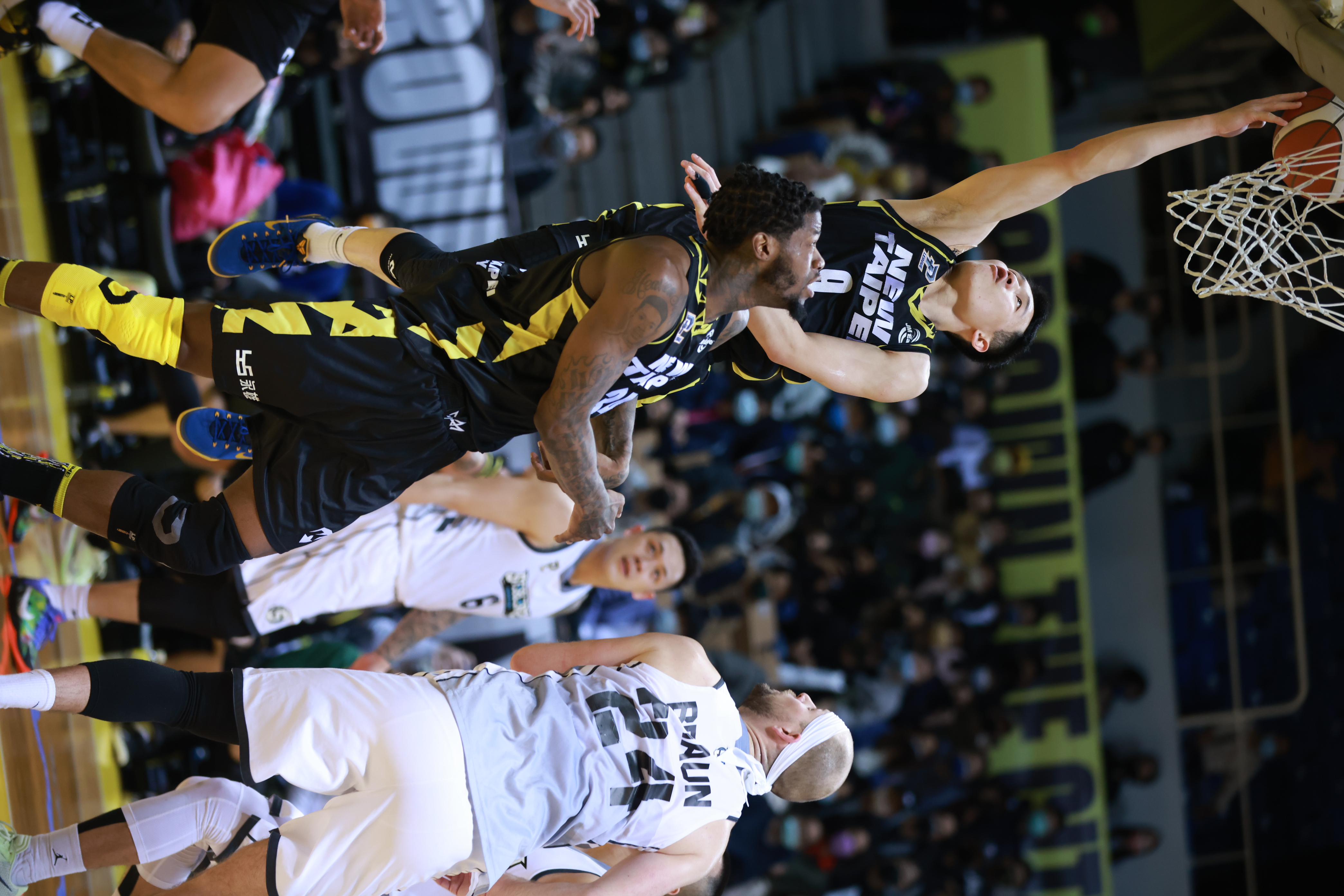 新北國王第3節逆轉擊退高雄鋼鐵人　5連勝獨居榜首