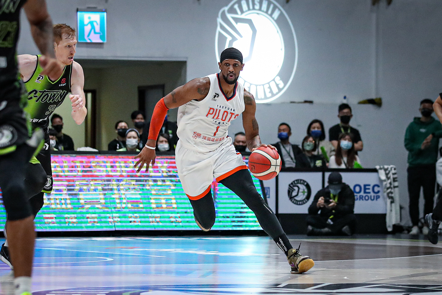 羅賓森禁賽、顏行書缺席　領航猿慘敗34分