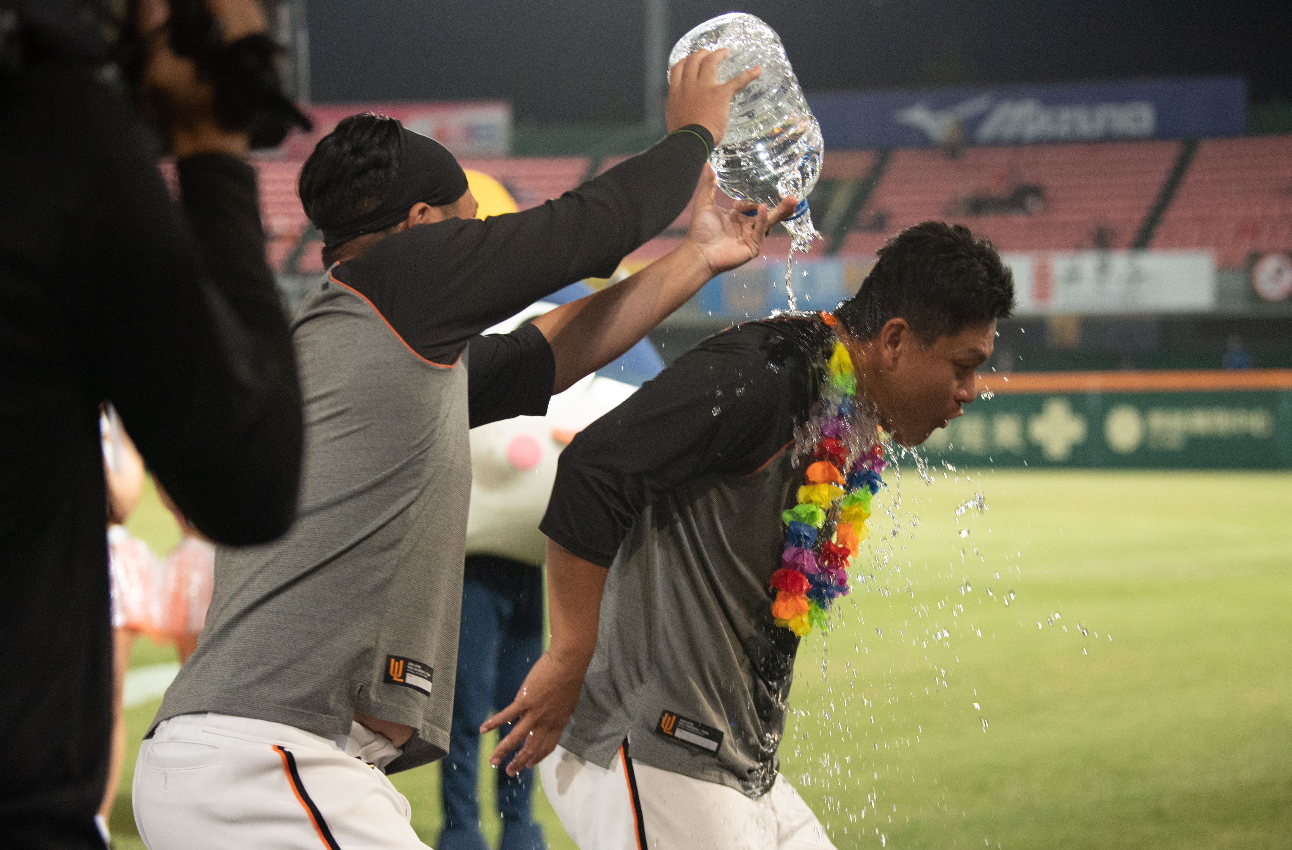 屬於老將的夜晚！潘威倫睽違636天先發勝　潘武雄本季首安