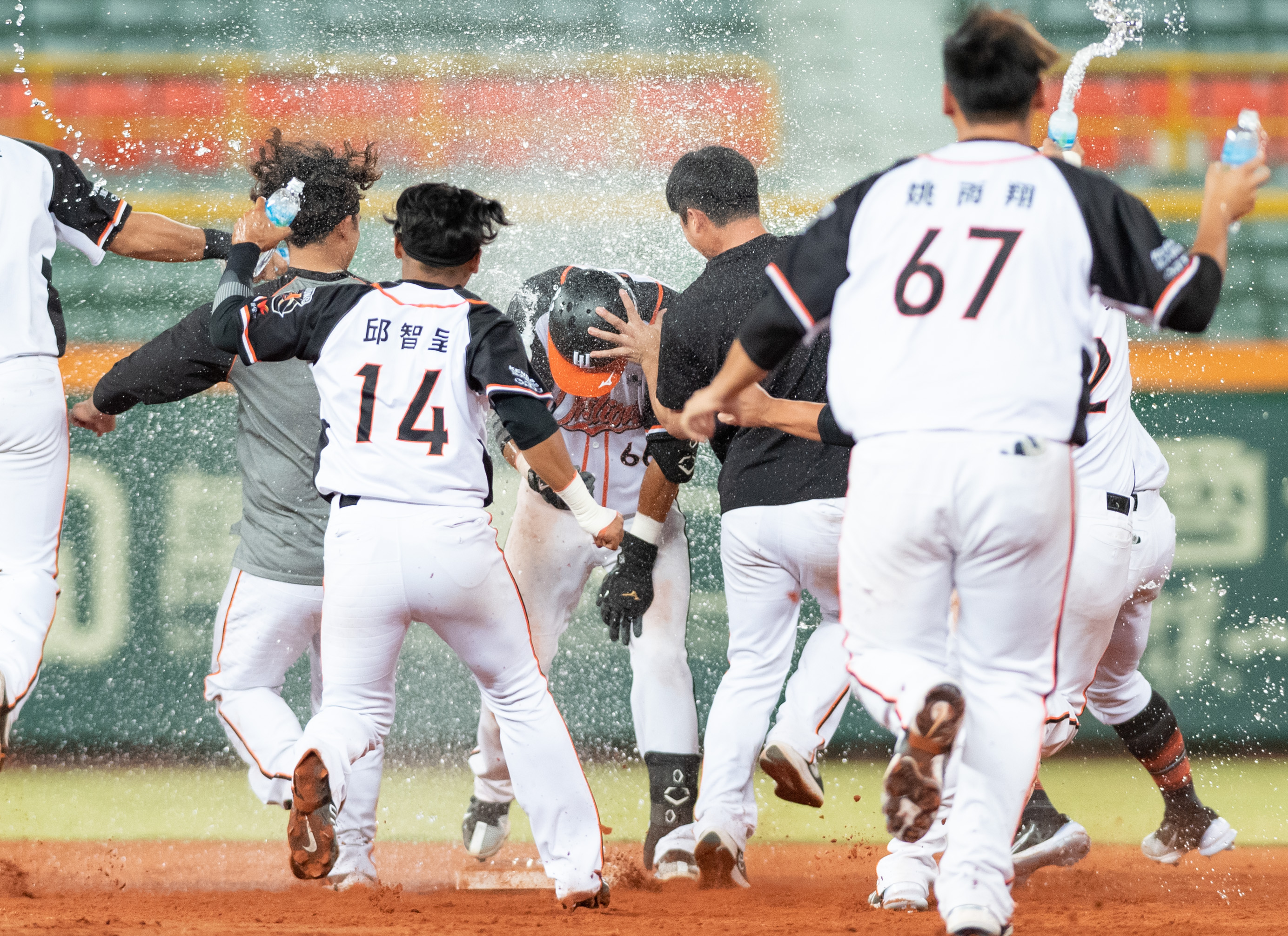 胡金龍睽違672天開轟扳平MVP　陳重廷再見安打統一險勝桃猿