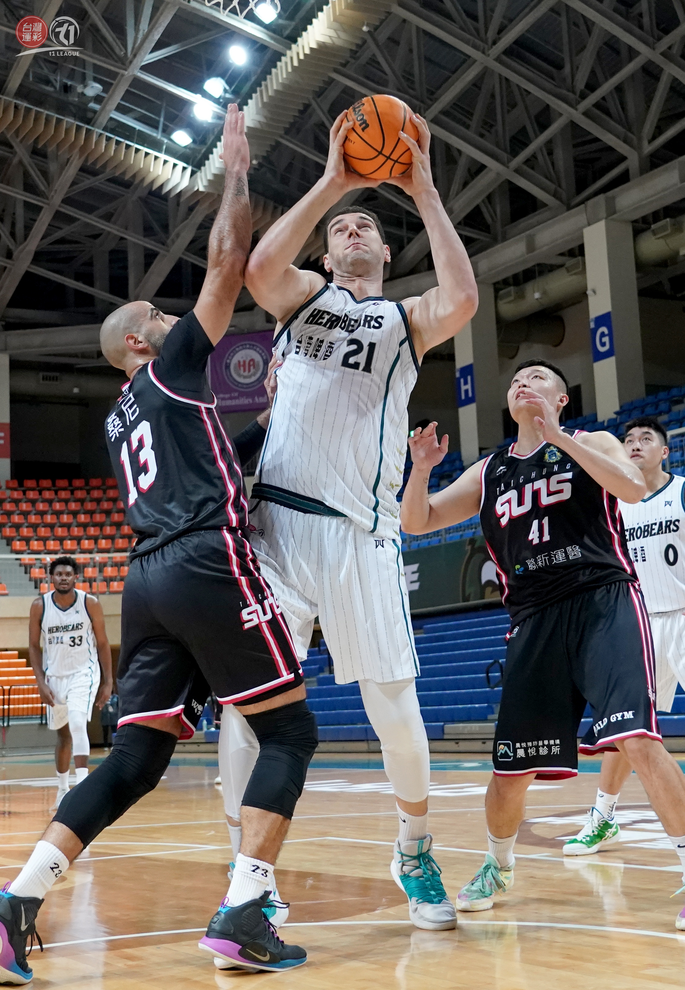 德古拉致勝罰球　英熊收4連勝