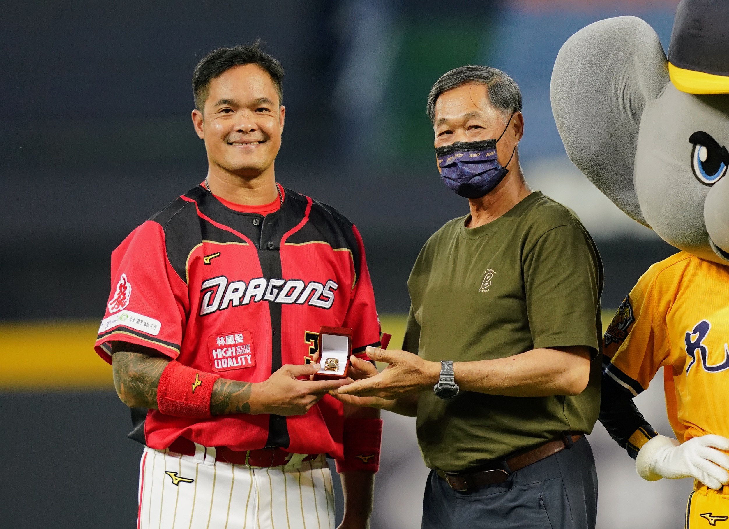 沒有忘記他！中信頒發冠軍戒　林智勝：很棒的回憶