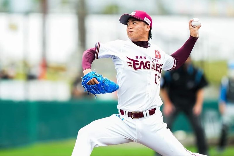 王柏融棒打王彥程但跑壘遭觸殺挨批　王彥程跌倒6局無失分