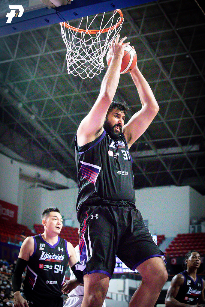 辛巴轟50分破聯盟紀錄　攻城獅6連勝