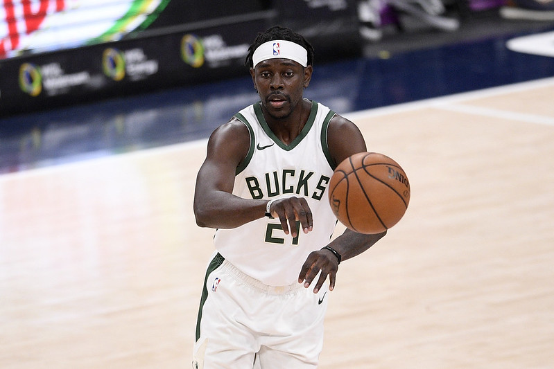 公鹿字母哥領軍闖狼穴　拾一看好鹿王擊潰群狼