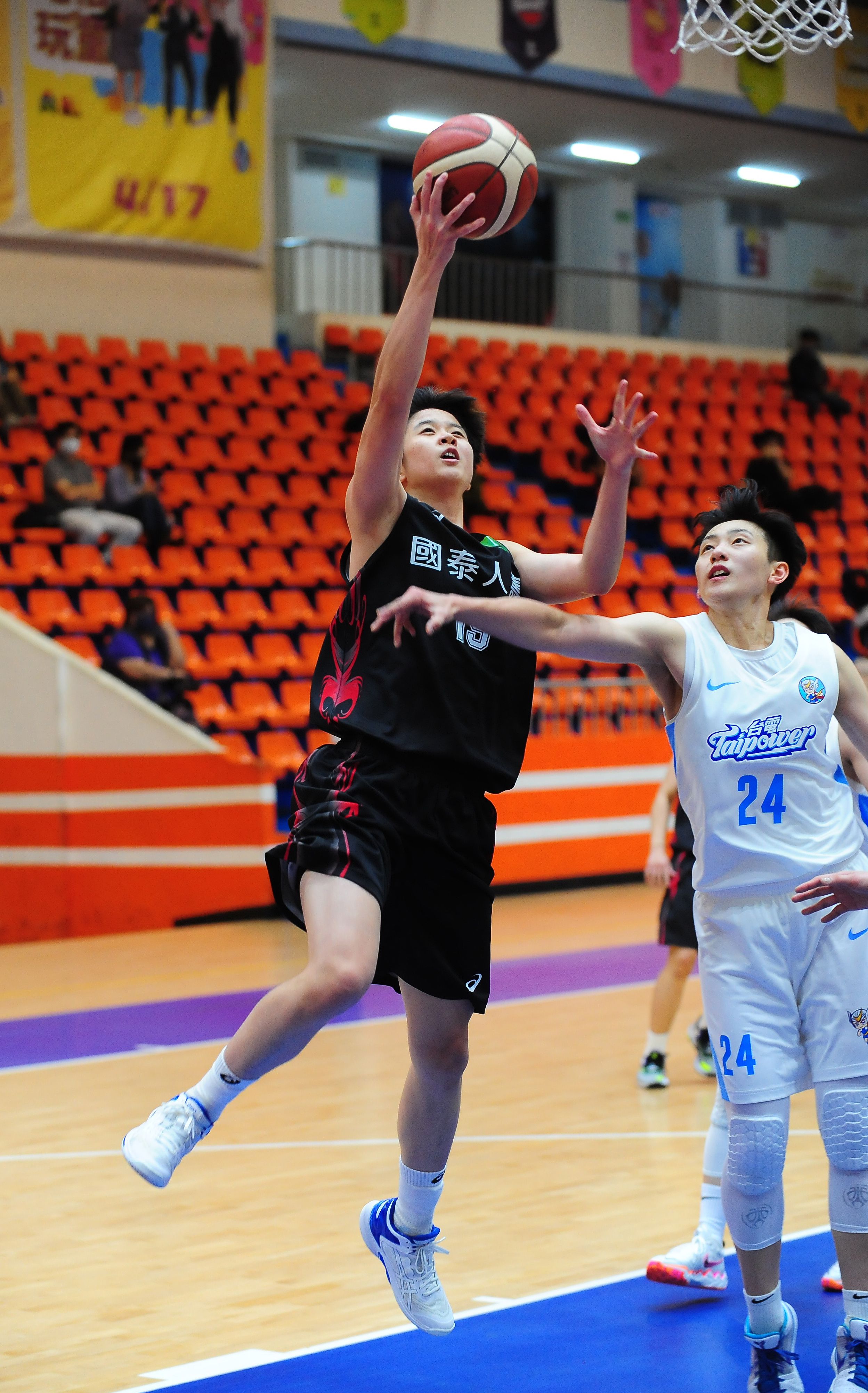 國泰本季首破百分　送教練生日禮物