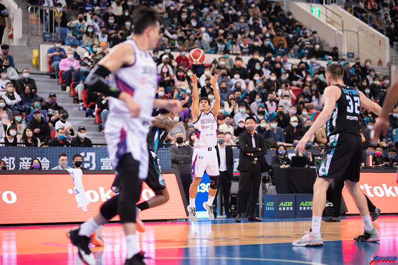 膝傷困擾選擇退役　陳堅恩：艱難的決定