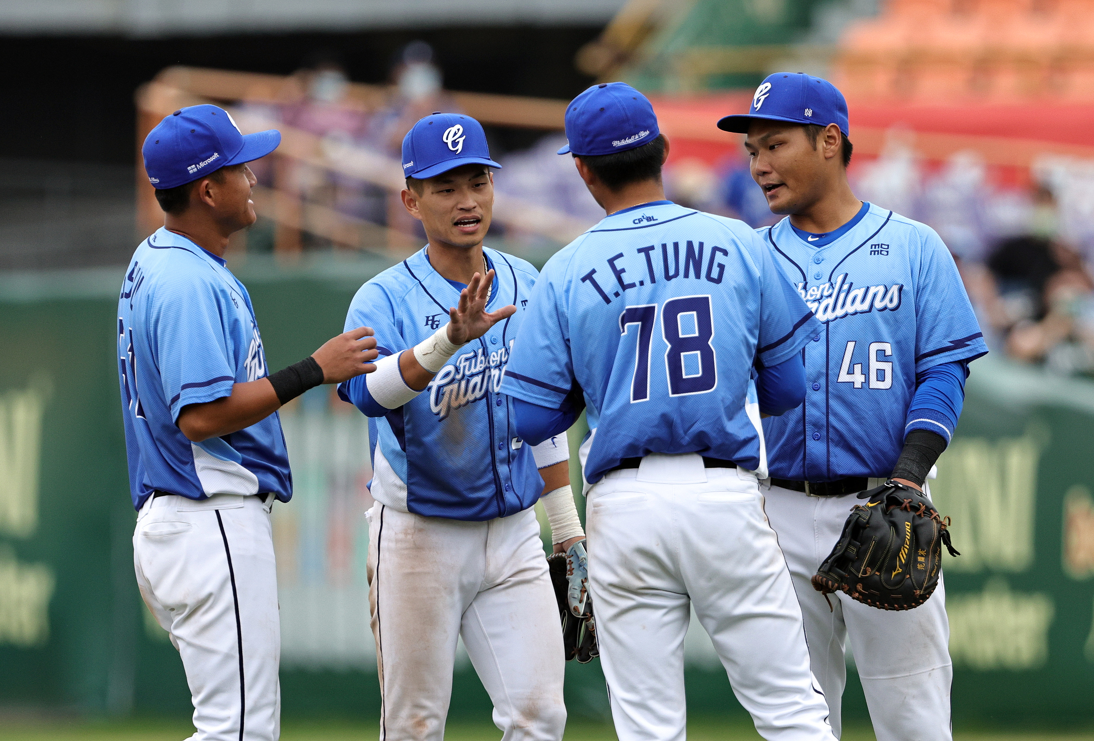 富邦悍將終止7連敗第3勝到手　丘總難得笑了：再把基本的做好　