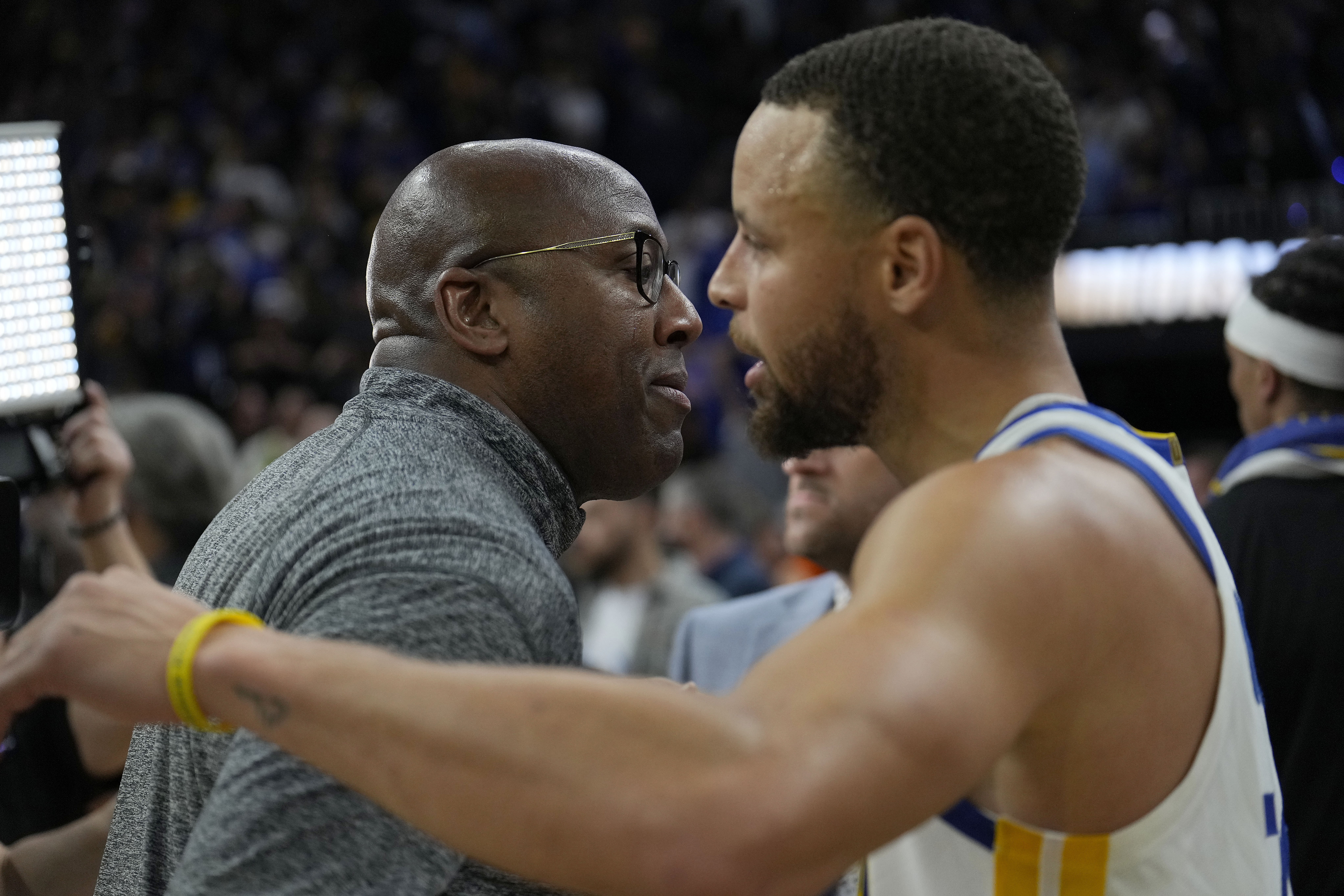Curry倒數45.7秒內8罰俱中　勇士3分氣走灰熊3-1聽牌